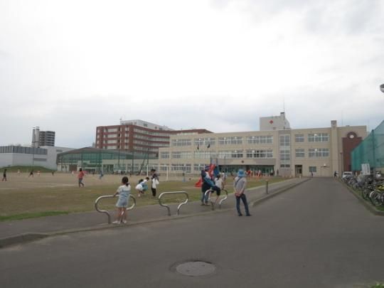 �y���Ӂz�@����s���_���w�Z�F472m