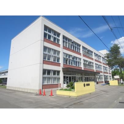 �y���Ӂz�@����s�����c���w�Z�F625m