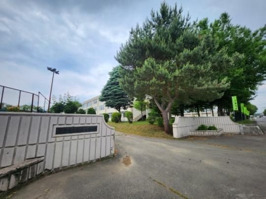 �y���Ӂz�@�эL�s���J�����w�Z�F1081m