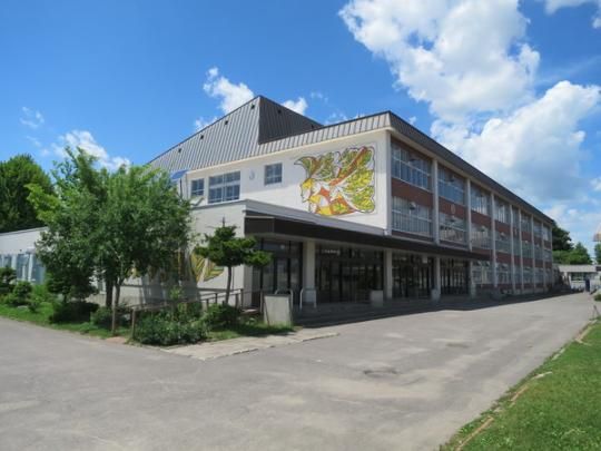 �y���Ӂz�@����s����L���w�Z�F158m