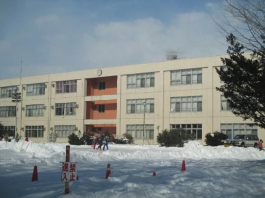 �y���Ӂz�@�эL�s���[�k���w�Z�F820m