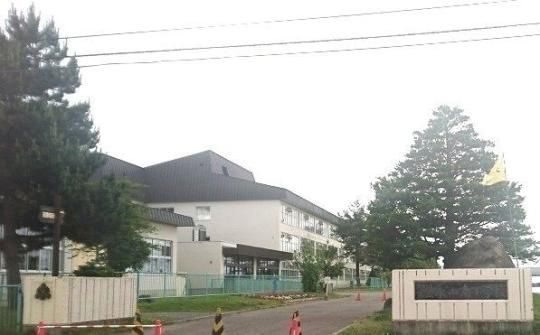 �y���Ӂz�@����s���i�R�쏬�w�Z�F1900m