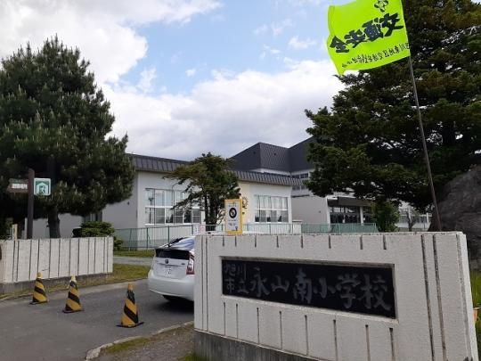 �y���Ӂz�@����s���i�R�쏬�w�Z�F700m