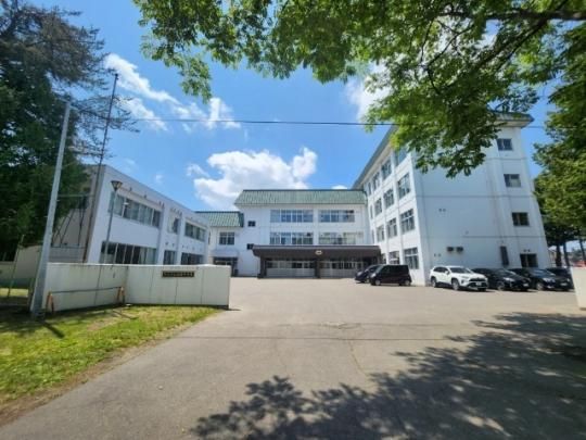 �y���Ӂz�@�эL�s���ėz���w�Z�F1490m