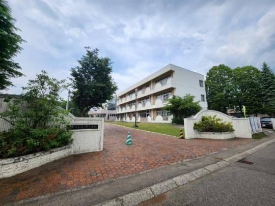 �y���Ӂz�@�эL�s���X�̗����w�Z�F535m