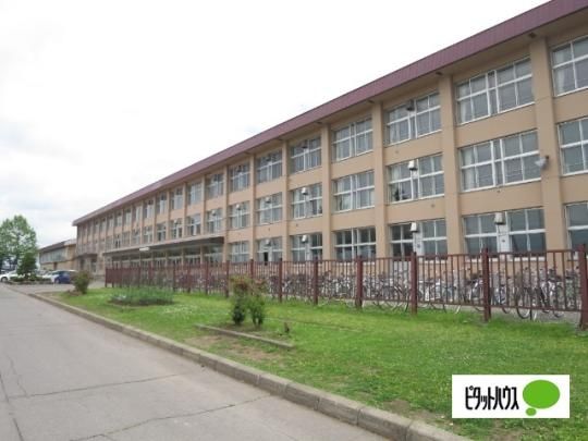 �y���Ӂz�@����s���i�R�쒆�w�Z�F2224m